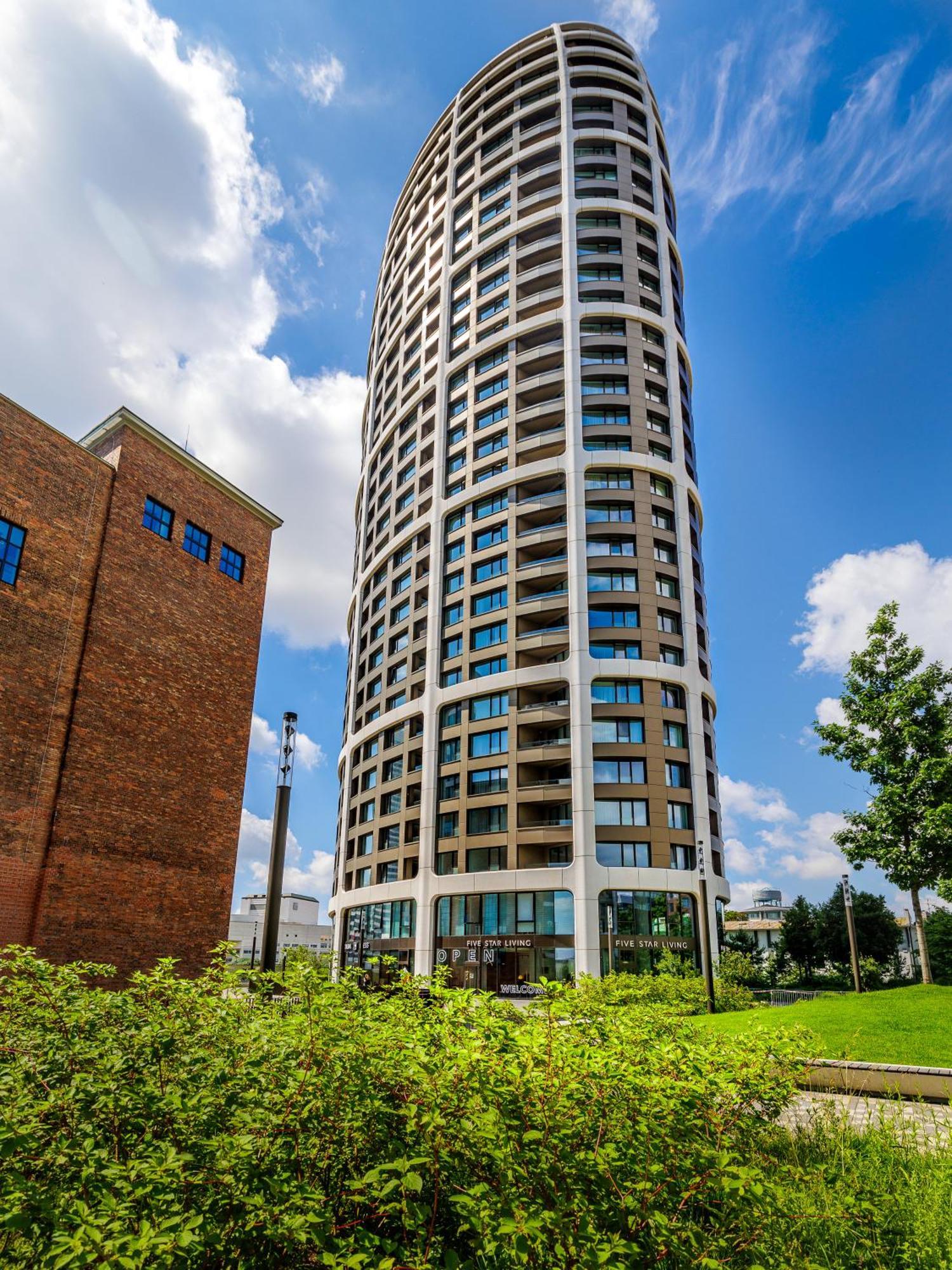 Sky Park 1 - Luxurious #Instaworthy Apartment In Downtown City Center With Included Parking, Best Address In Town Pressburg Exterior foto
